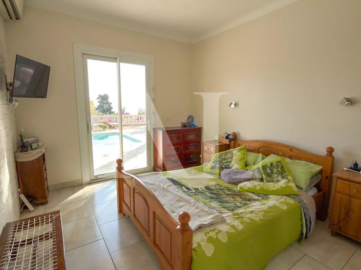 Image No.6-5 Bed House for sale