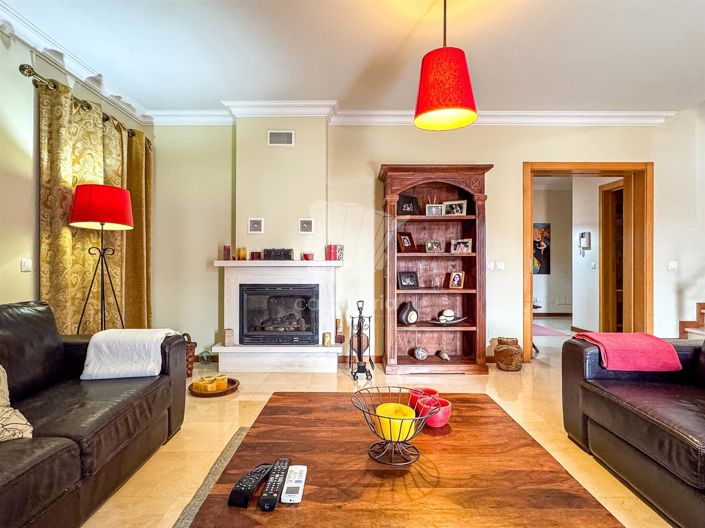 Image No.12-4 Bed House for sale