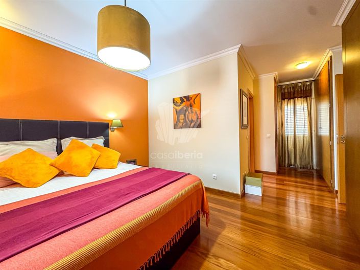 Image No.17-4 Bed House for sale