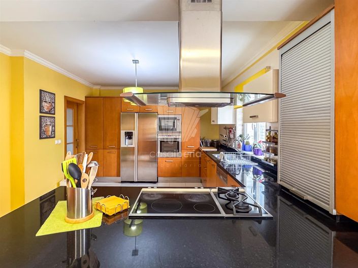 Image No.2-4 Bed House for sale