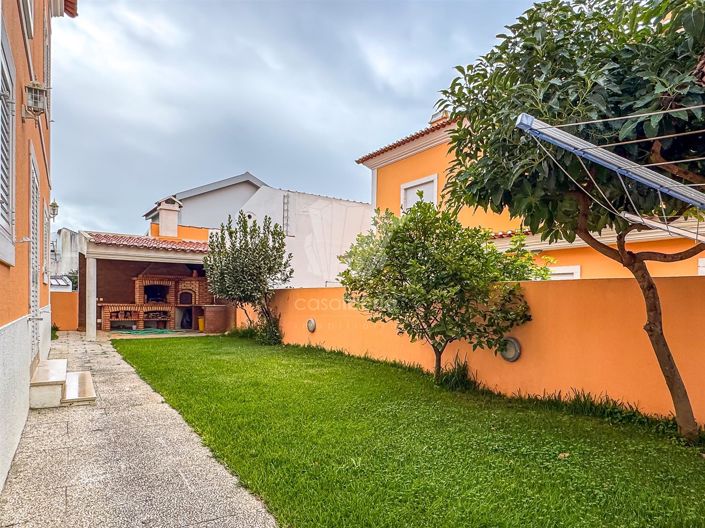 Image No.2-4 Bed House for sale