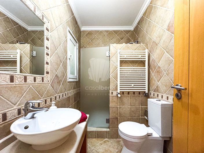 Image No.20-4 Bed House for sale