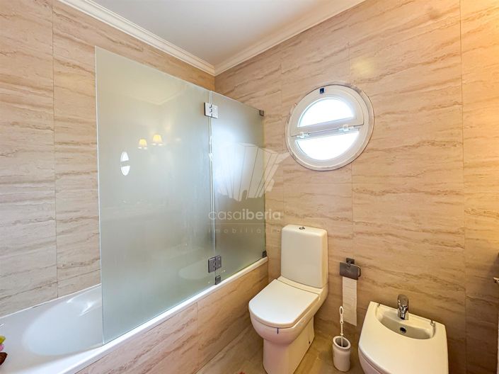 Image No.21-4 Bed House for sale