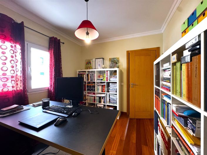 Image No.30-4 Bed House for sale