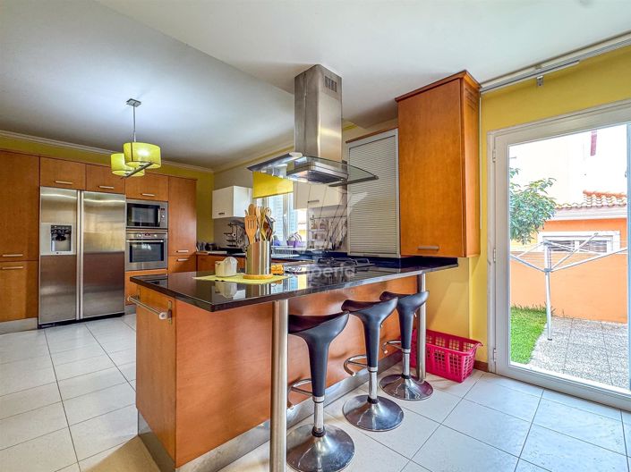 Image No.5-4 Bed House for sale