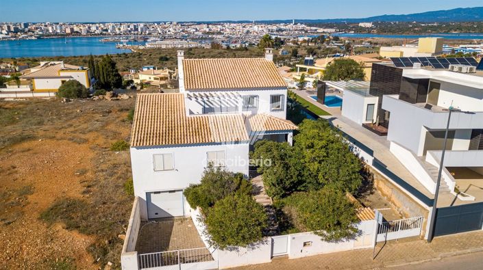 Image No.8-3 Bed House for sale