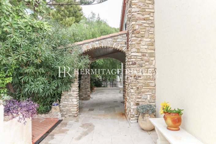 Image No.12-6 Bed House for sale