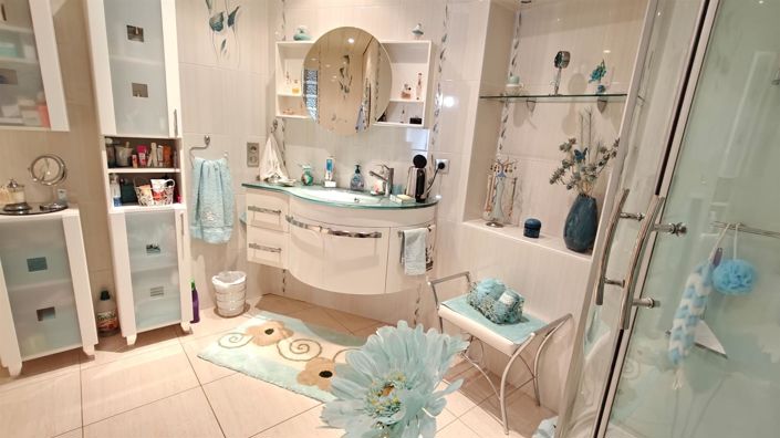 Image No.10-3 Bed House for sale