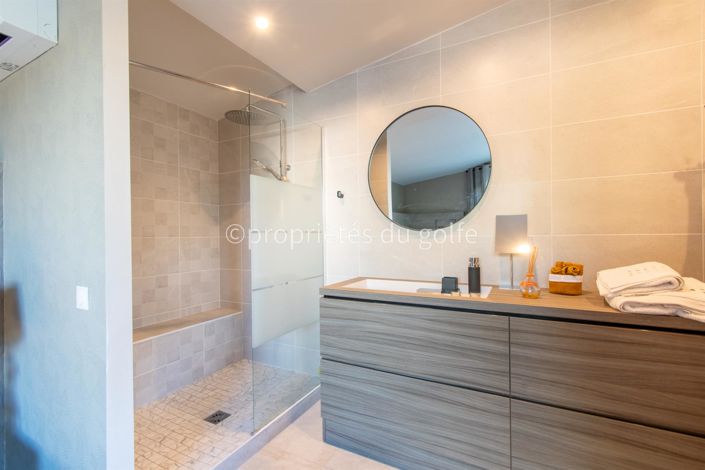 Image No.18-4 Bed House for sale