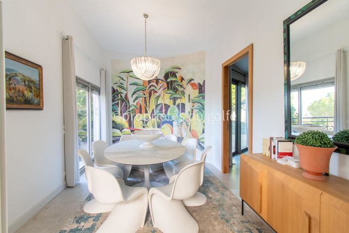 Image No.6-4 Bed House for sale