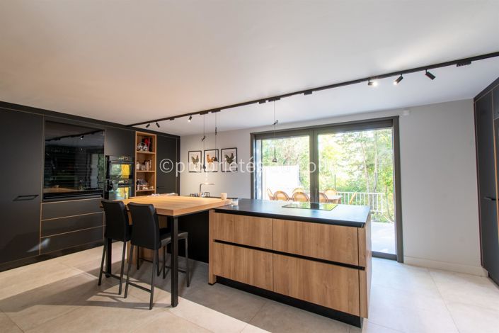 Image No.9-4 Bed House for sale