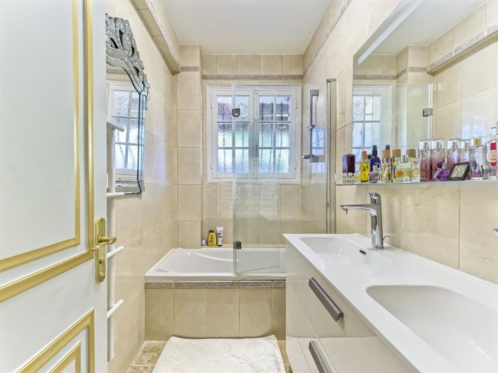 Image No.30-4 Bed House for sale