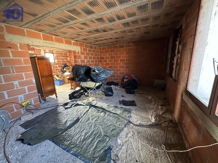 Image No.10-3 Bed House for sale