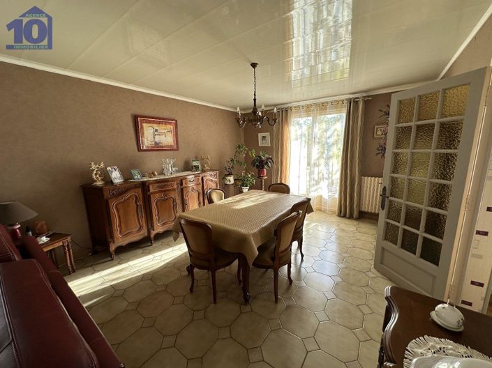 Image No.8-3 Bed House for sale