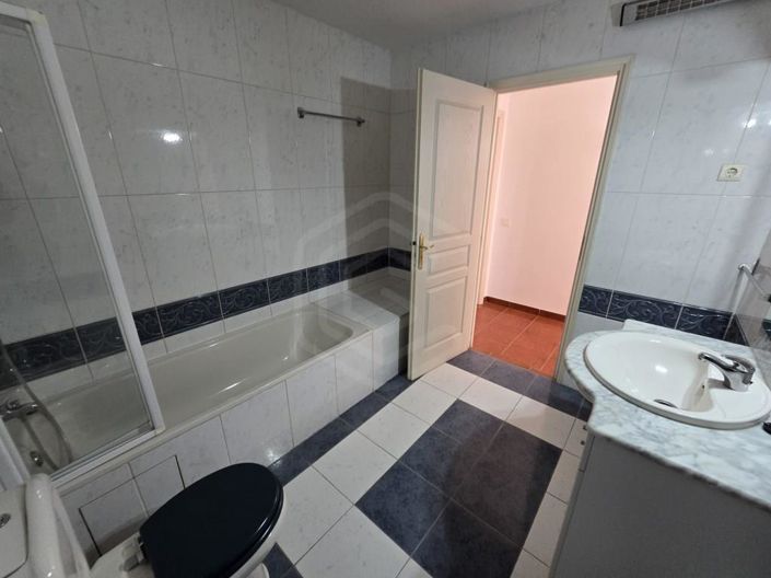 Image No.28-2 Bed Apartment for sale