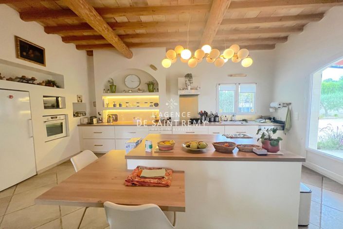 Image No.2-4 Bed House for sale