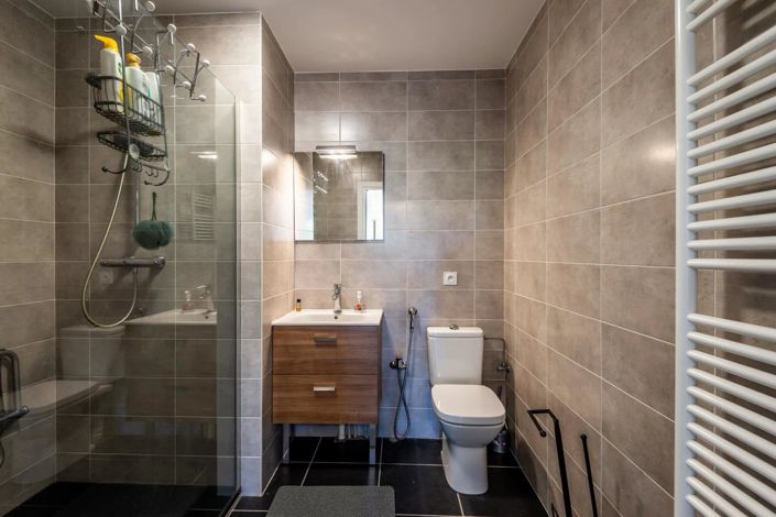 Image No.8-2 Bed Property for sale