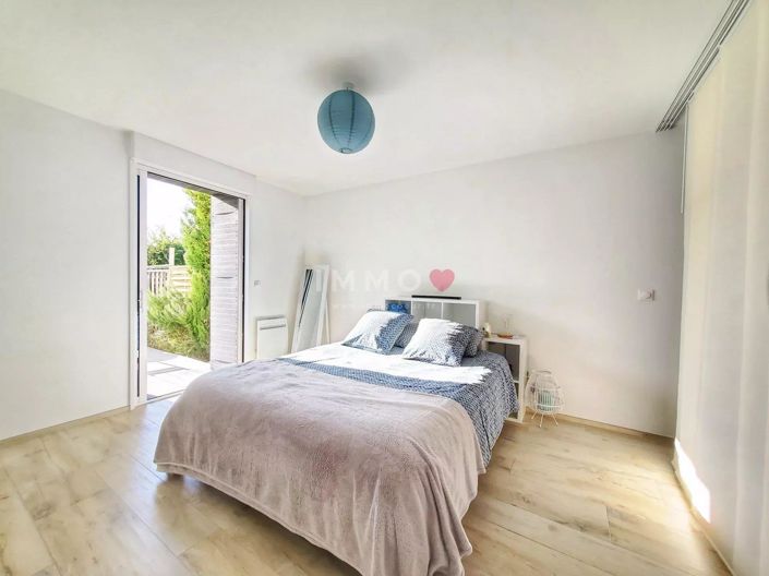 Image No.6-4 Bed House for sale