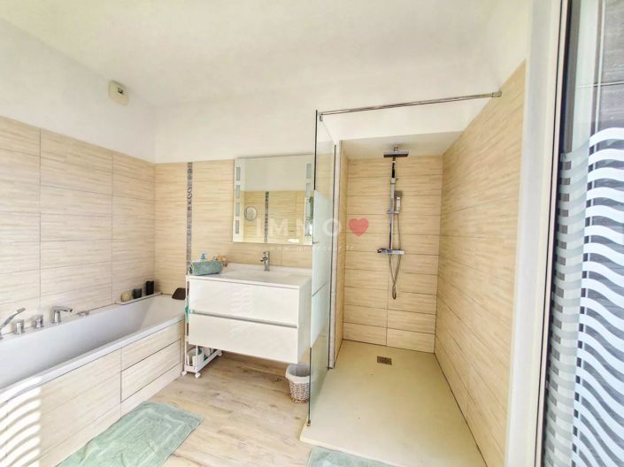 Image No.7-4 Bed House for sale