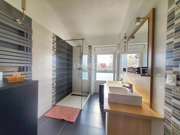 Image No.9-4 Bed House for sale