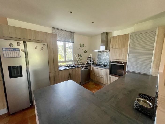 Image No.10-4 Bed House for sale