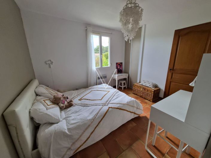 Image No.16-4 Bed House for sale