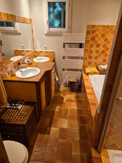 Image No.18-4 Bed House for sale