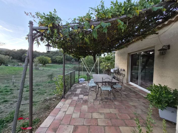 Image No.2-4 Bed House for sale