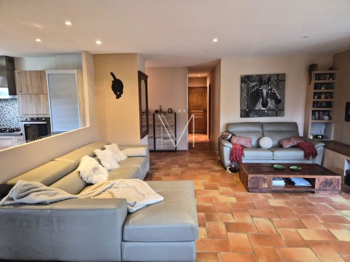 Image No.8-4 Bed House for sale