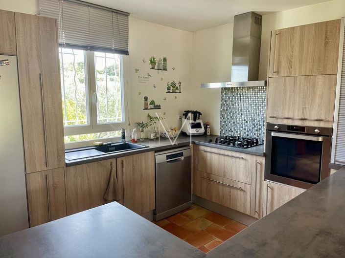 Image No.8-4 Bed House for sale