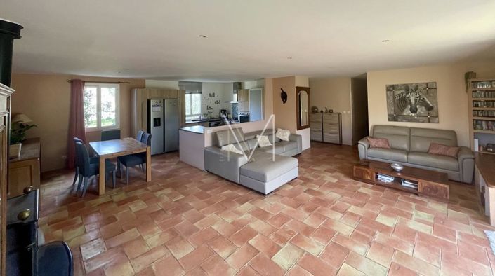 Image No.9-4 Bed House for sale