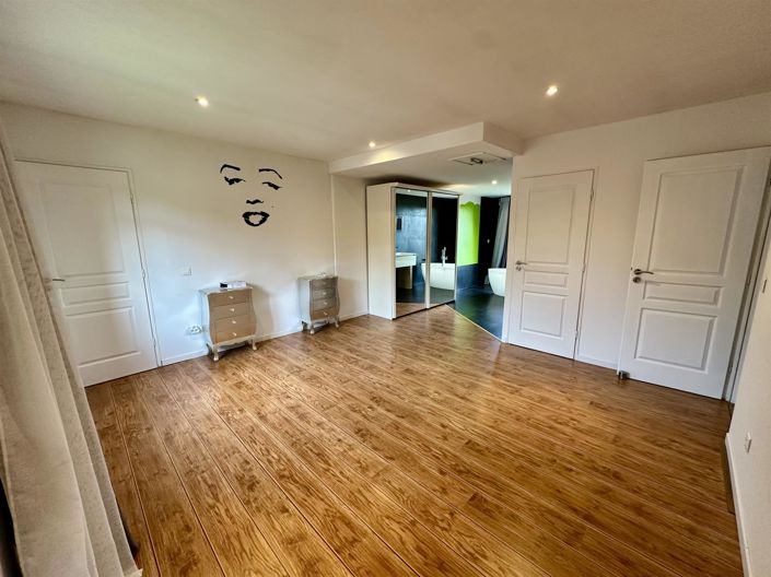 Image No.6-3 Bed House for sale