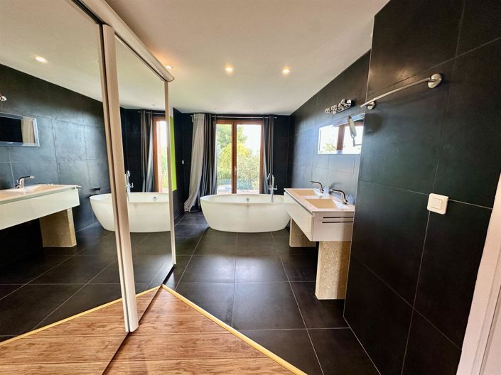 Image No.7-3 Bed House for sale