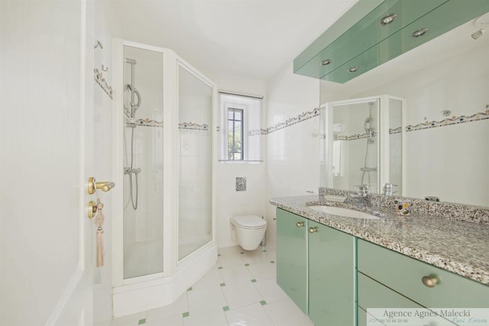 Image No.20-4 Bed House for sale