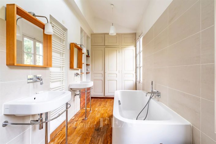 Image No.19-5 Bed House for sale