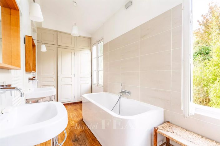 Image No.20-5 Bed House for sale