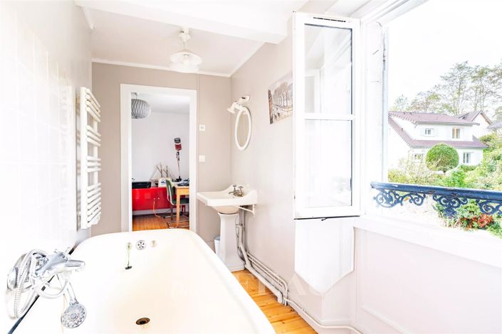 Image No.22-5 Bed House for sale