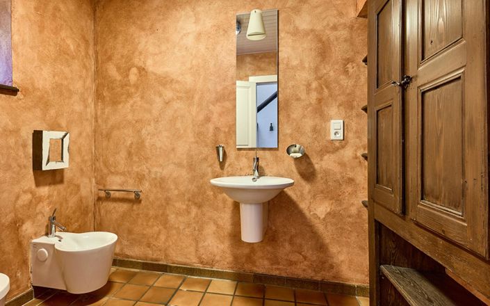 Image No.8-5 Bed House for sale