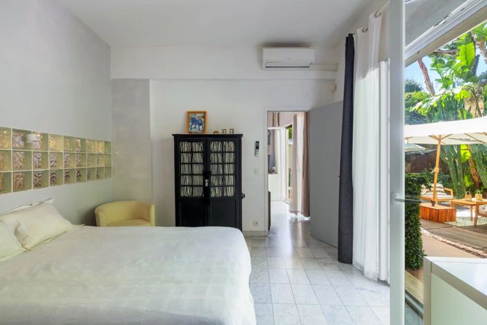 Image No.17-2 Bed Property for sale