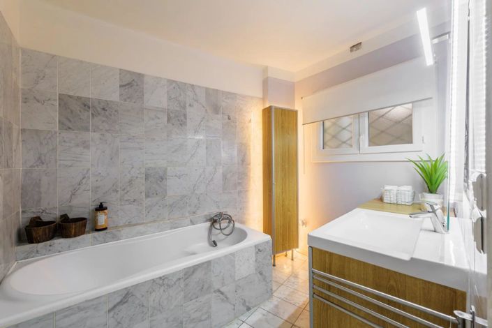 Image No.20-2 Bed Property for sale