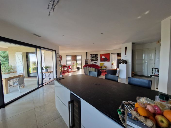 Image No.2-4 Bed House for sale