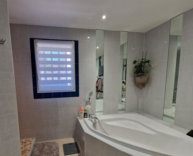 Image No.7-4 Bed House for sale