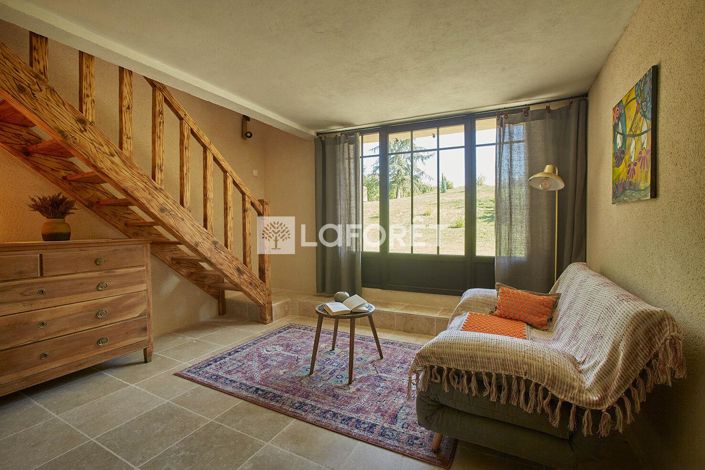 Image No.10-5 Bed Property for sale