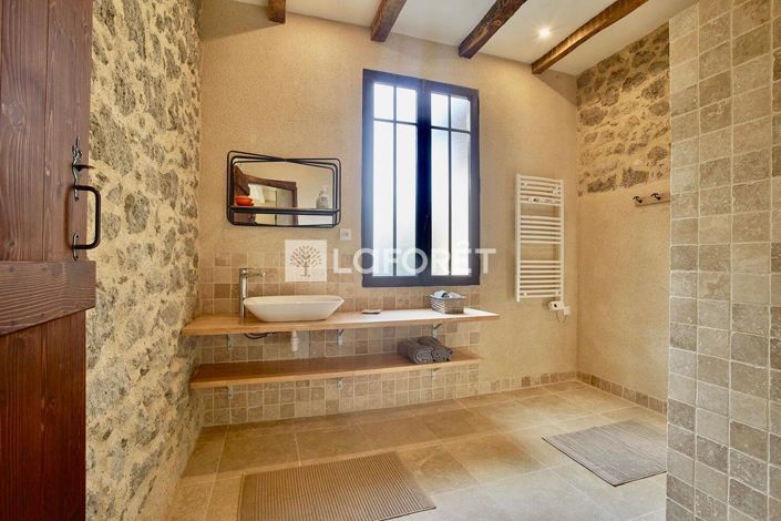 Image No.12-5 Bed Property for sale