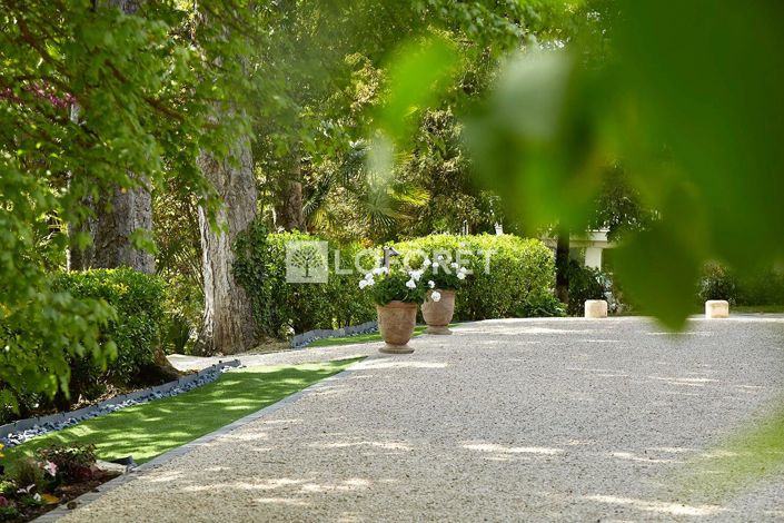 Image No.16-5 Bed Property for sale