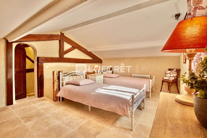 Image No.6-5 Bed Property for sale