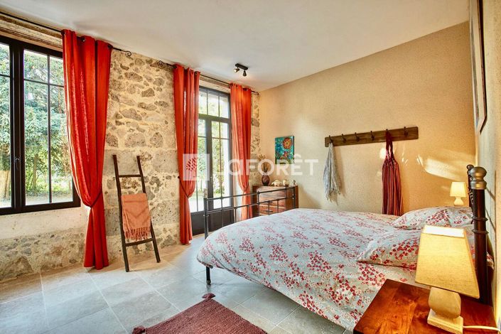 Image No.8-5 Bed Property for sale