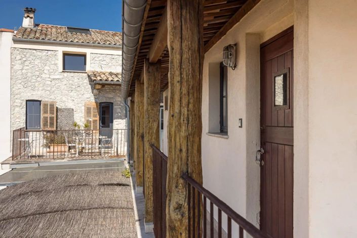 Image No.8-8 Bed House for sale