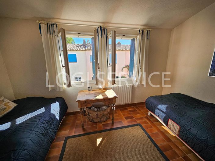 Image No.5-2 Bed House for sale