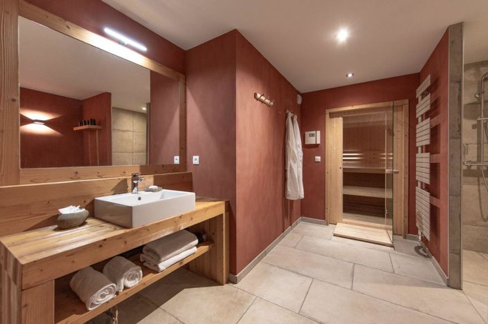 Image No.15-5 Bed Property for sale